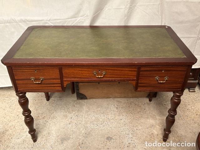 Antig&uuml;edades: Mesa de entrada, y mesa de escritorio - Foto 1