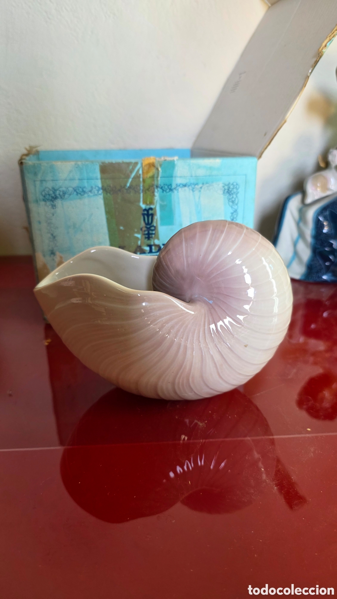Antig&uuml;edades: Figura caracola porcelana Lladr&oacute;