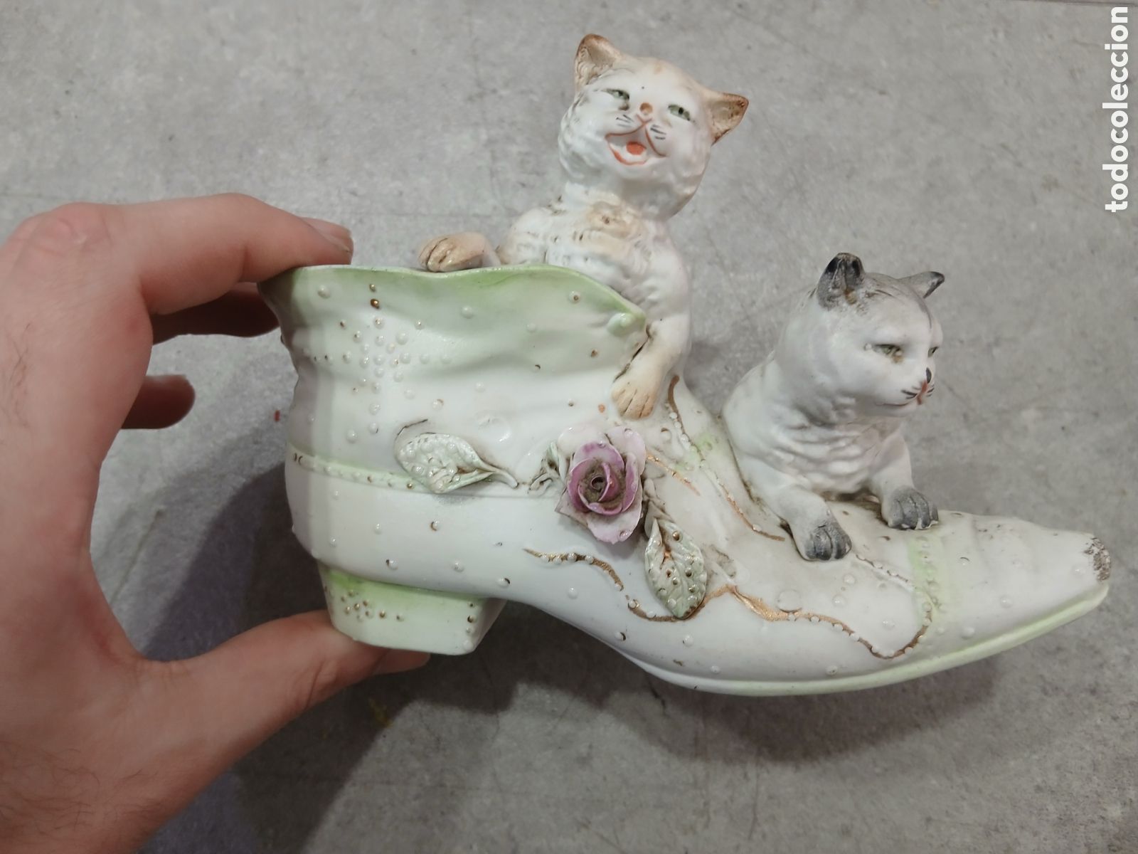 Antiques: Figura gatos sobre zapato porcelana Biscuit ppios s. XX. (L98)