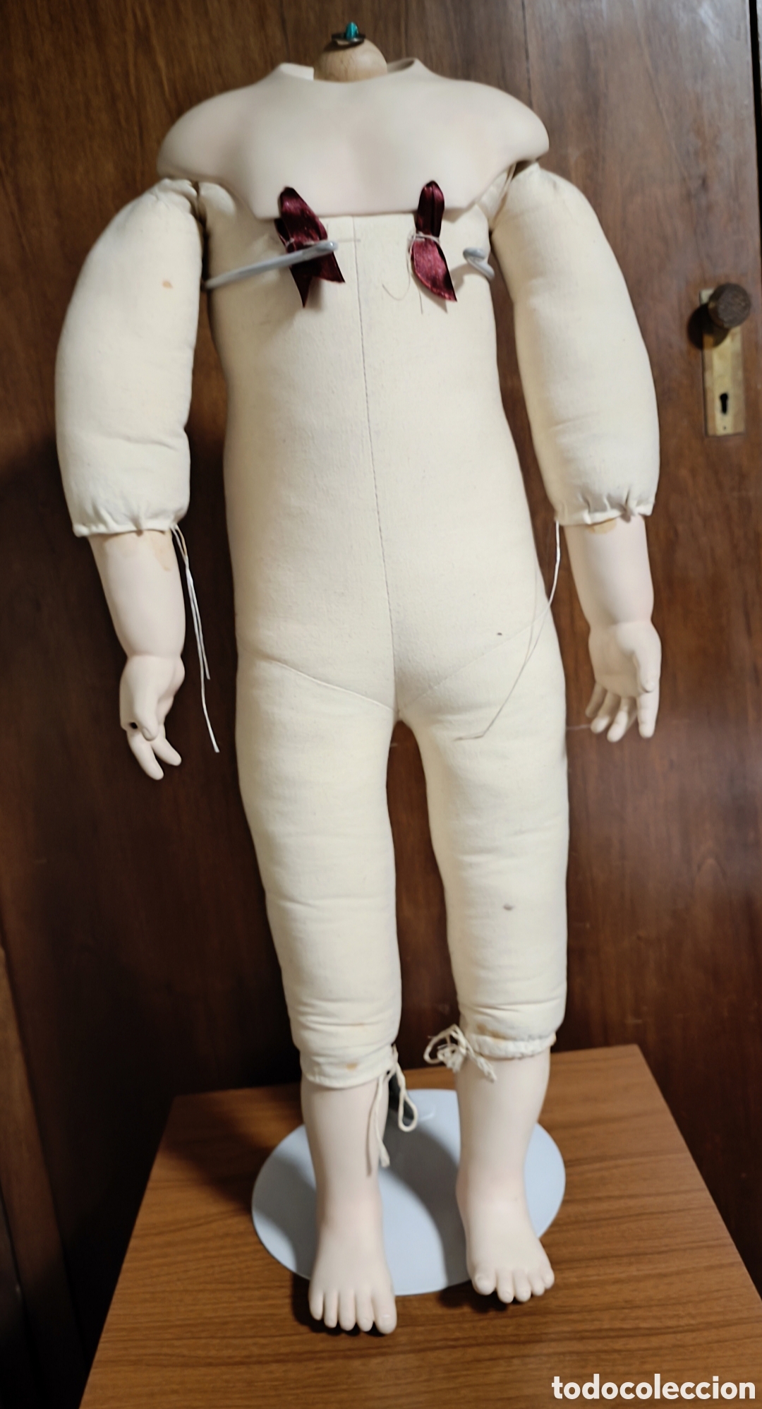 Antig&uuml;edades: Cuerpo de mu&ntilde;eca de 70 cm - Foto 1