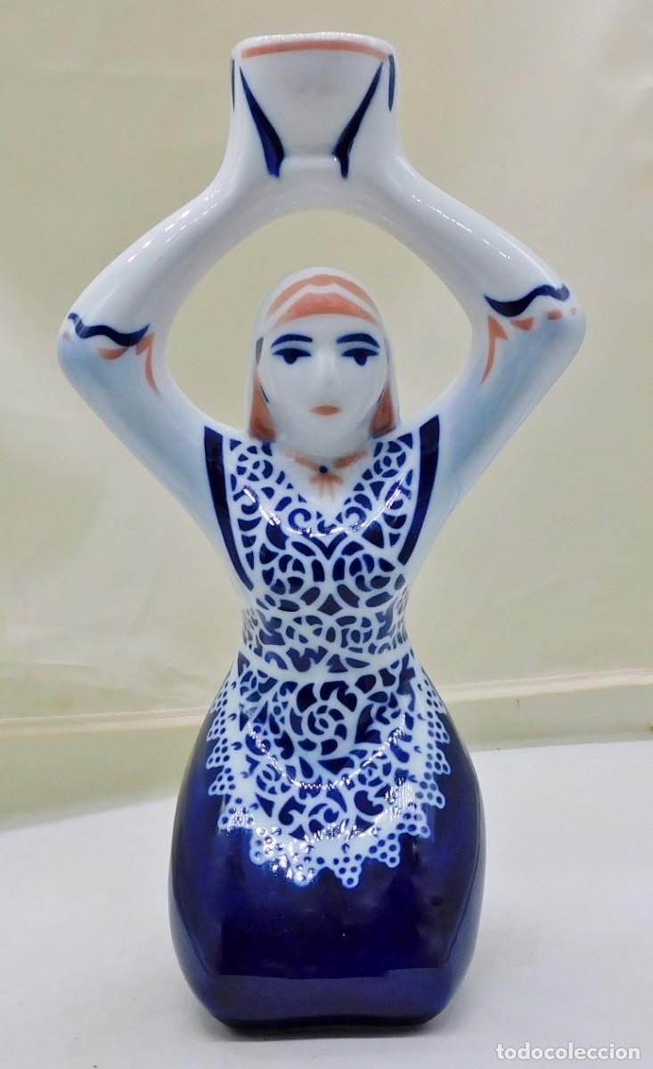 Oggetti Antichi: OFRENDA AL VINO FIGURA DECORATIVA MULTICOLOR EN PORCELANA ESMALTADA DE SARGADELOS