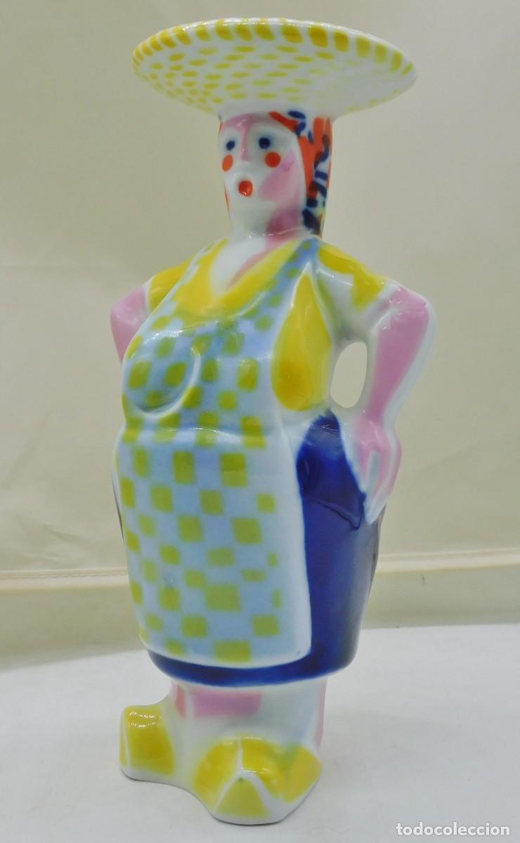 Antig&uuml;edades: PESCADORA FIGURA DECORATIVA MULTICOLOR EN PORCELANA ESMALTADA DE SARGADELOS O CASTRO
