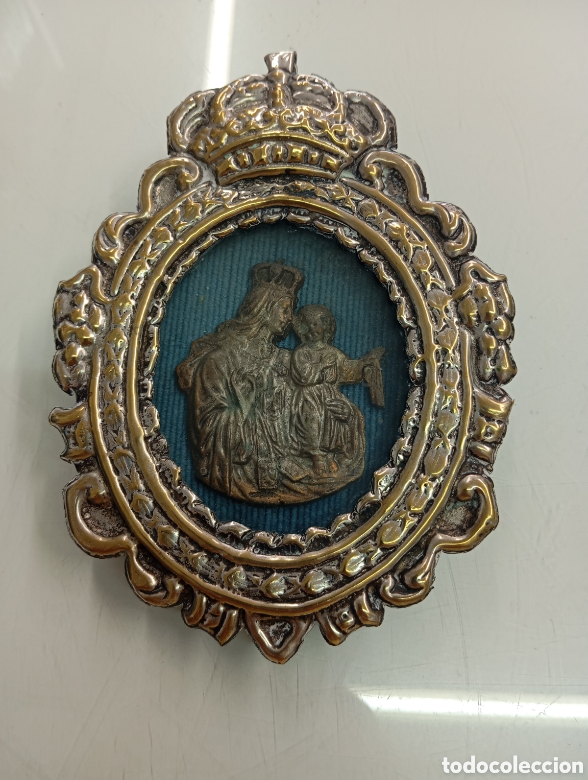 Antiques: ANTIGUO RELICARIO REPUJADO VIRGEN DEL CARMEN CON NI&Ntilde;O ORFEBRERIA URNA MADERA Y CRISTAL 16 x 12 cm