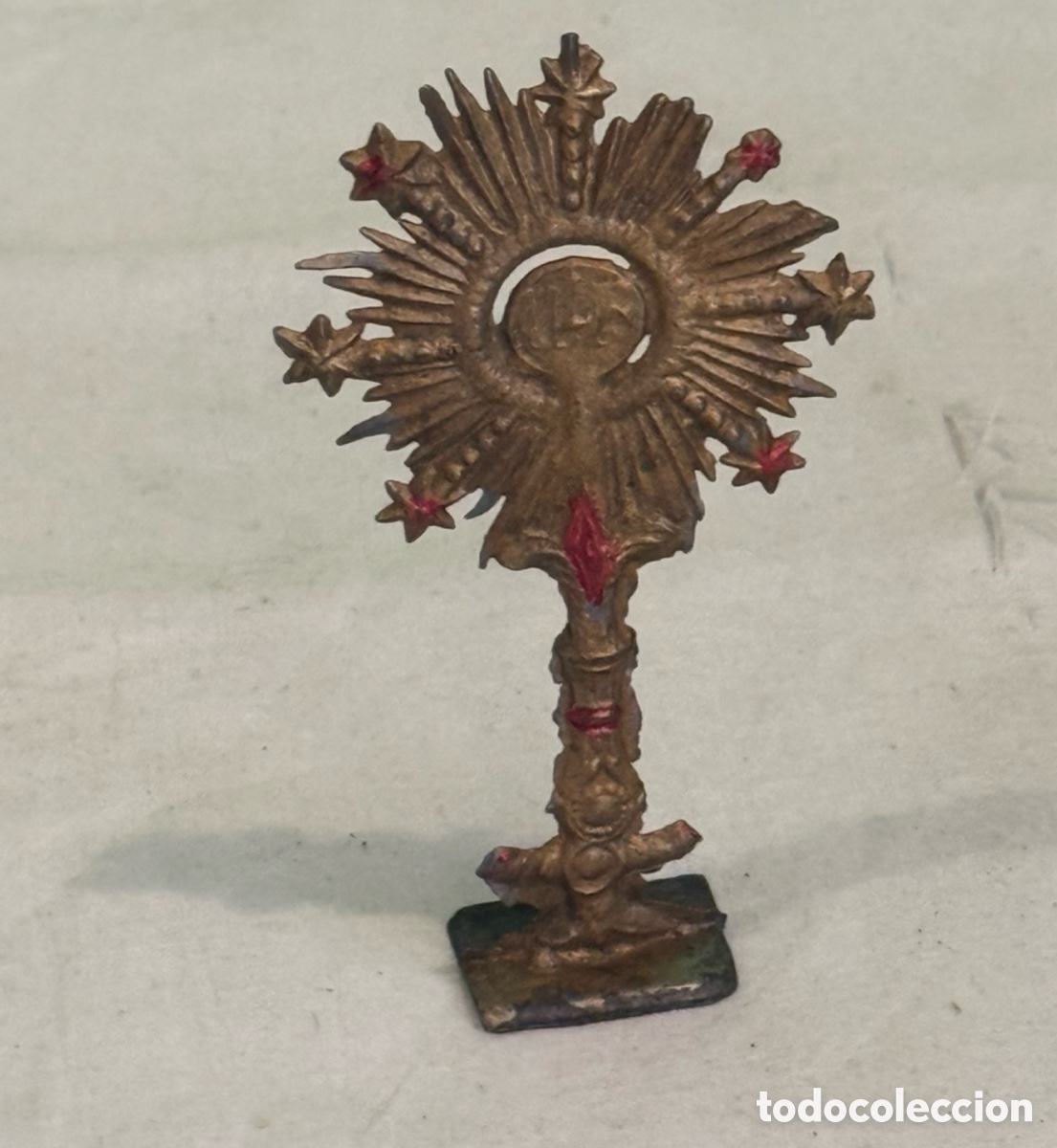 Antiquit&eacute;s: Antigua custodia relicario miniatura met&aacute;lica IHS policromada finales XIX