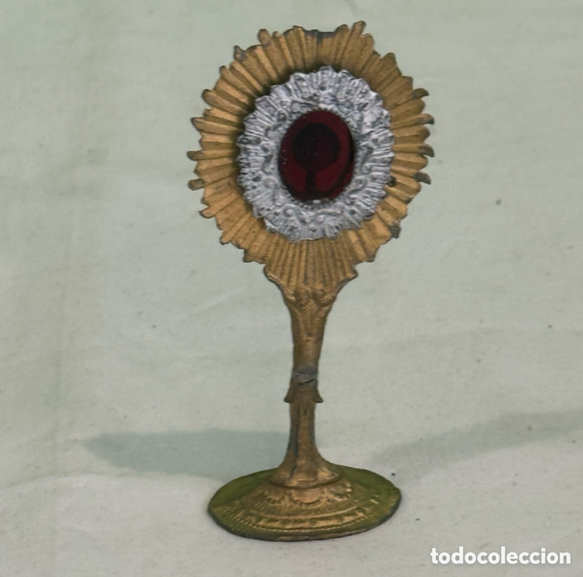 Antiquit&eacute;s: Antiguo relicario custodia miniatura met&aacute;lica cristal rojo arte sacro