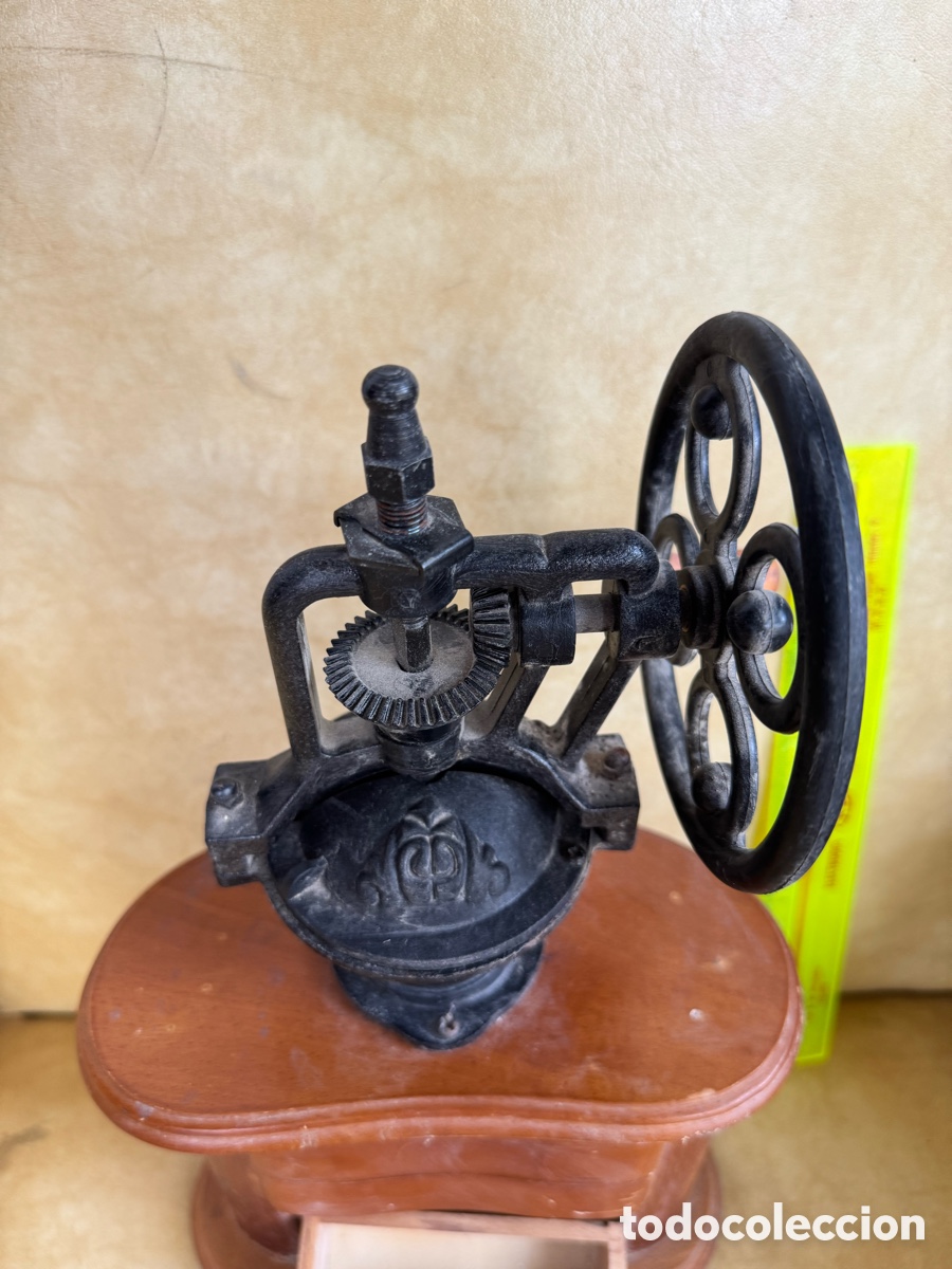 Antig&uuml;edades: MOLINILLO DE CAFE CON RUEDA - Foto 2