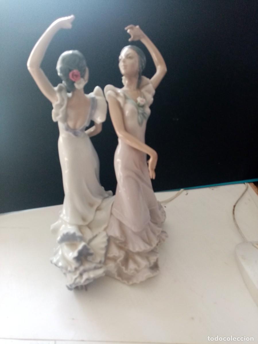 Antig&uuml;edades: FIGURA DE LLADRO PAREJA DE SEVILLANAS NUMERO 5601
