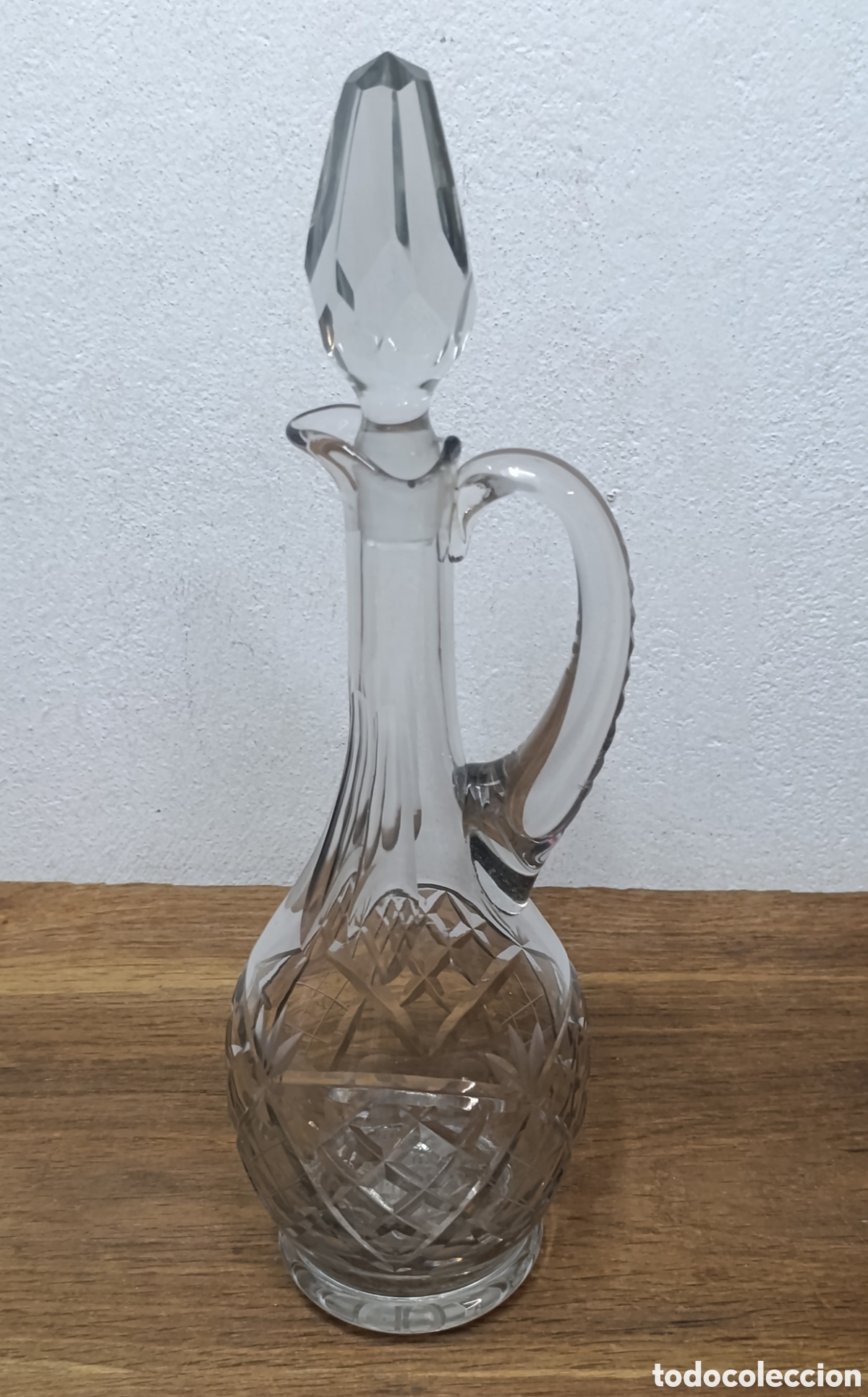 Antig&uuml;edades: MUY BONITA Y ANTIGUA JARRA LICORERA DE CRISTAL TALLADO Y FACETADO. A&Ntilde;OS 60.