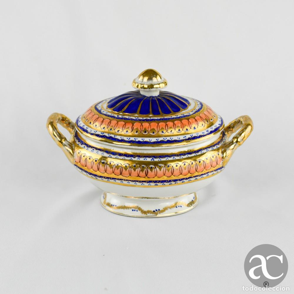 Antig&uuml;edades: Pequena terrina em porcelana Europeia
