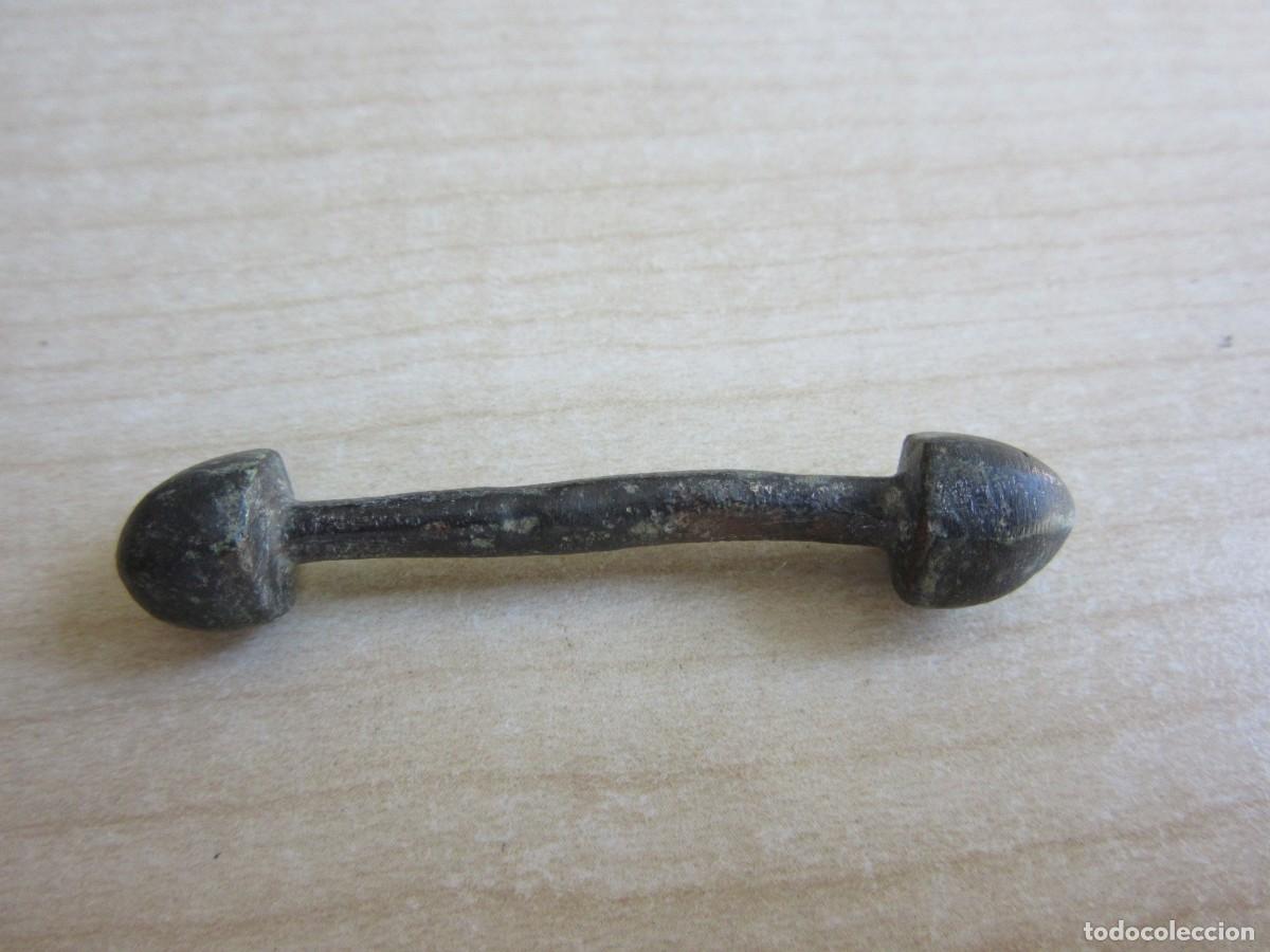 Antig&uuml;edades: Pasador de bronce &eacute;poca romana Longitud 5 cm