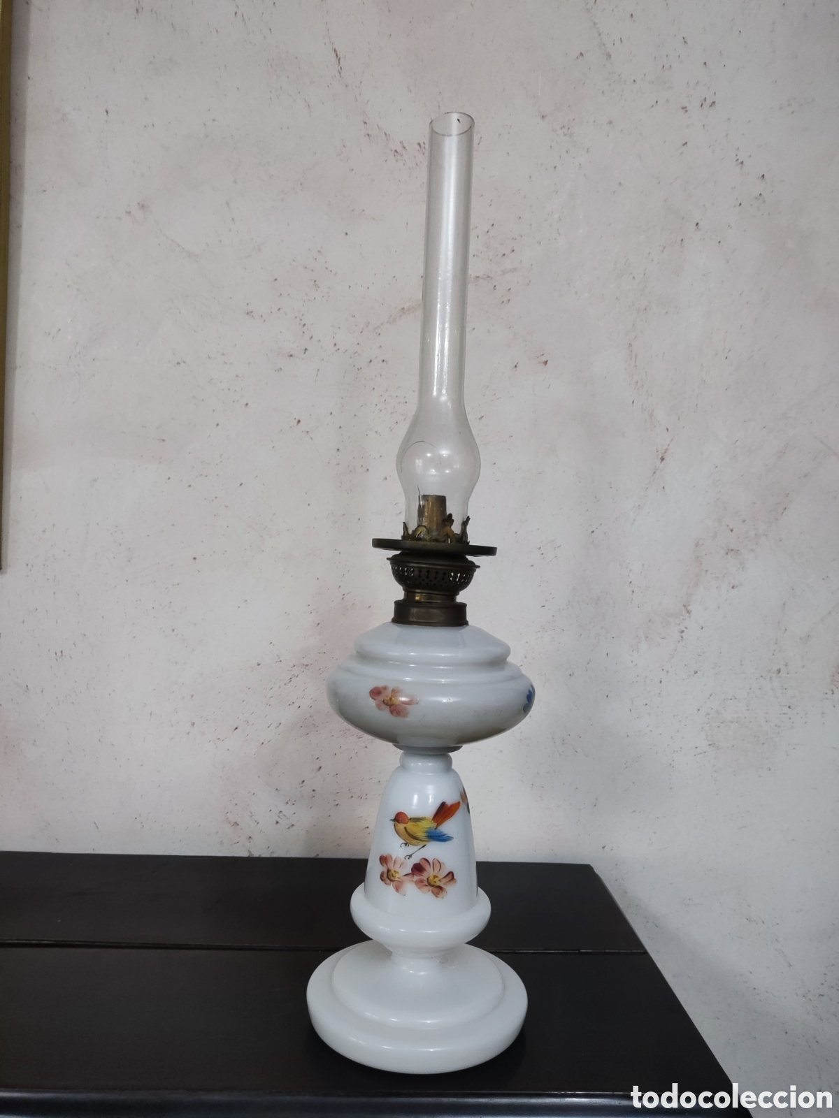 Antig&uuml;edades: Antigua L&aacute;mpara de Petr&oacute;leo de Opalina Pintada a Mano, 52 cm - S. XIX/XX