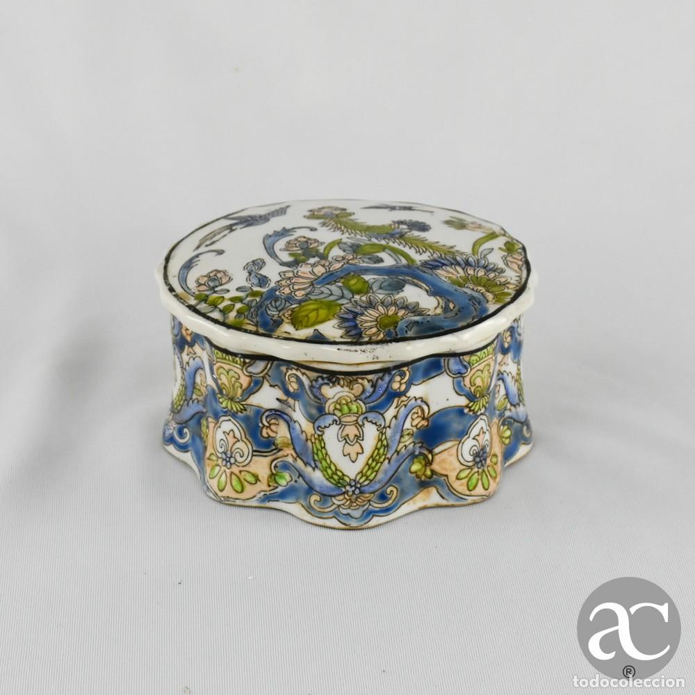 Antig&uuml;edades: Caixa em Porcelana da China, meados do s&eacute;c. XX