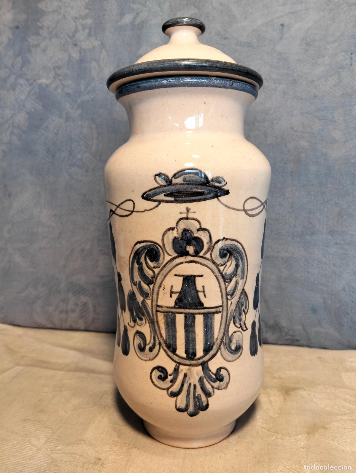 Antiques: Albarelo tarro bote de farmacia de ceramica pintada a mano azul cobalto escudo Talavera