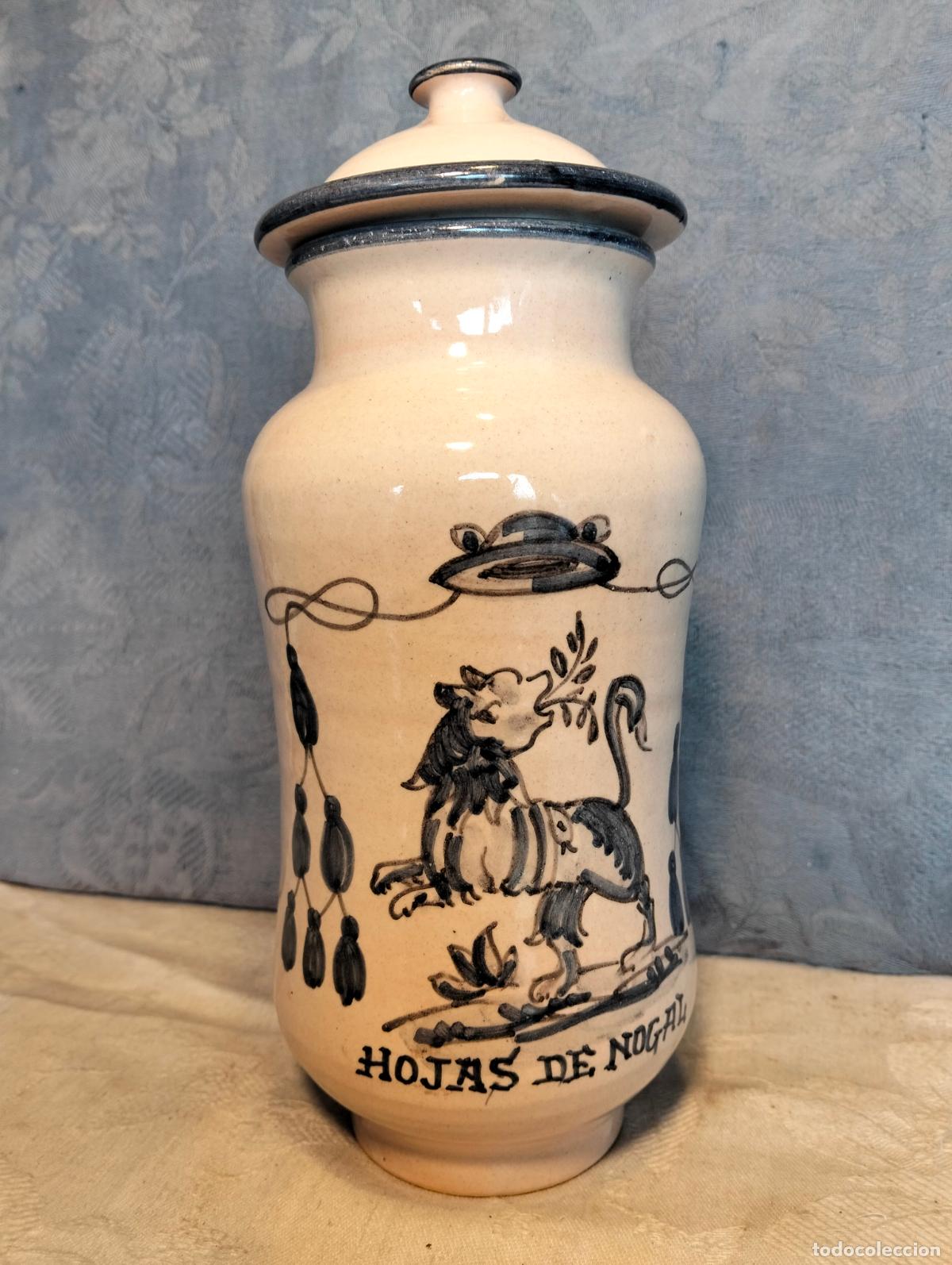 Antiques: Albarelo tarro bote de farmacia de ceramica pintada a mano azul cobalto escudo lobo Hojas de Nogal