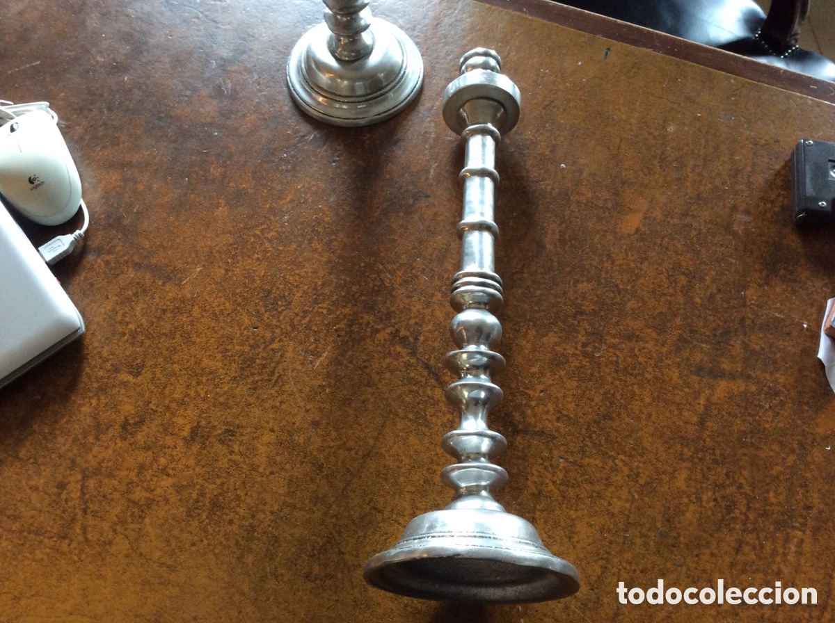Antig&uuml;edades: Pareja de candeleros de aluminio - Foto 3