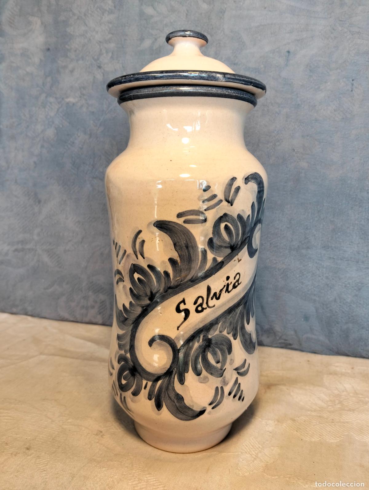 Antiques: Albarelo tarro bote de farmacia de ceramica pintada a mano azul cobalto escudo lobo Salvia