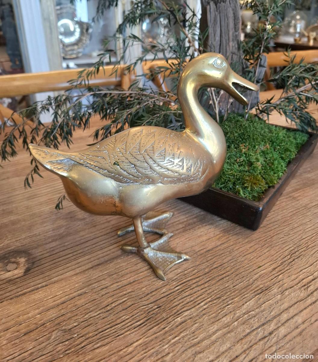 Antig&uuml;edades: Escultura de pato en lat&oacute;n dorado