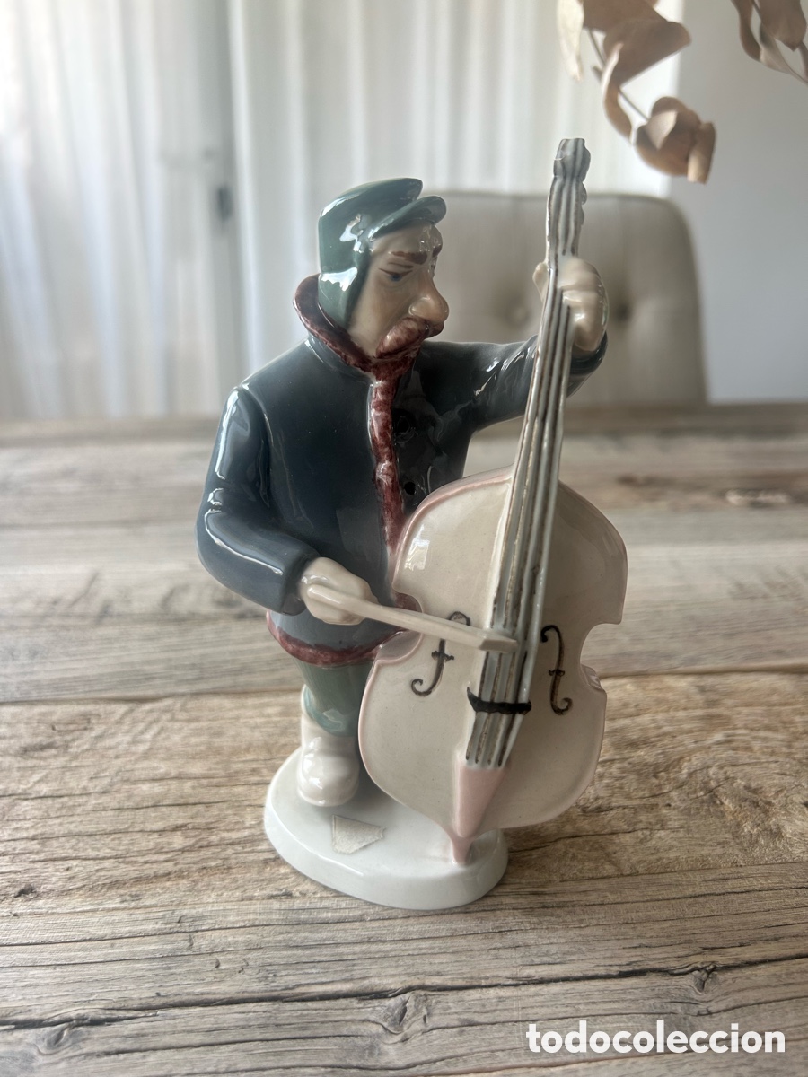 Antig&uuml;edades: Antigua Figura Porcelana Royal Dux - M&uacute;sico Bajista Grotesco (Modelo 964)