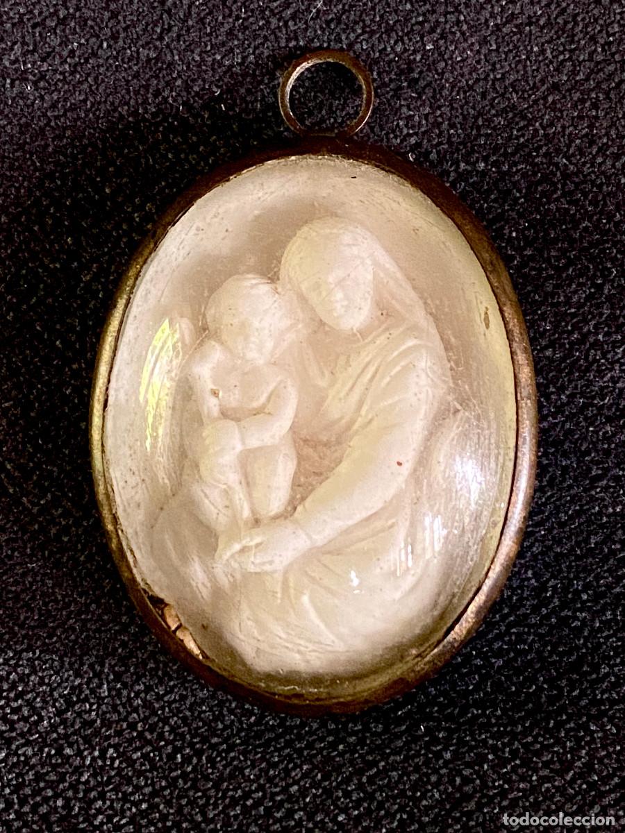 Antiquit&auml;ten: Relicario de la Virgen Mar&iacute;a y el Ni&ntilde;o. Espuma de mar. Siglo xix