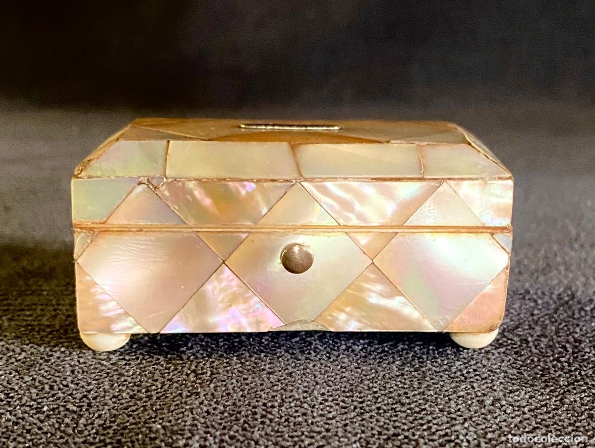 Antiquit&auml;ten: Precioso cofre/caja de n&aacute;car de principios del siglo XX, circa 1900.