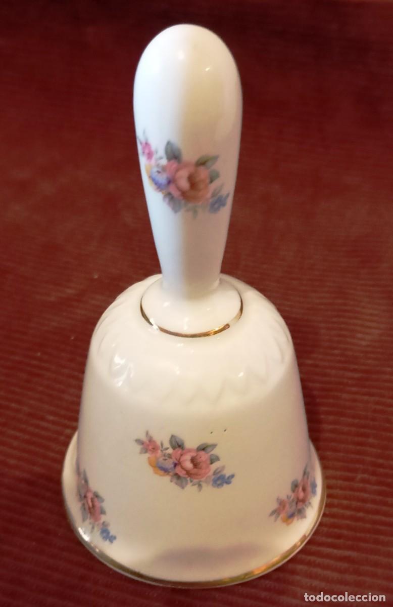 Antig&uuml;edades: Campanilla Porcelana Lord Nelson Pottery Flores.