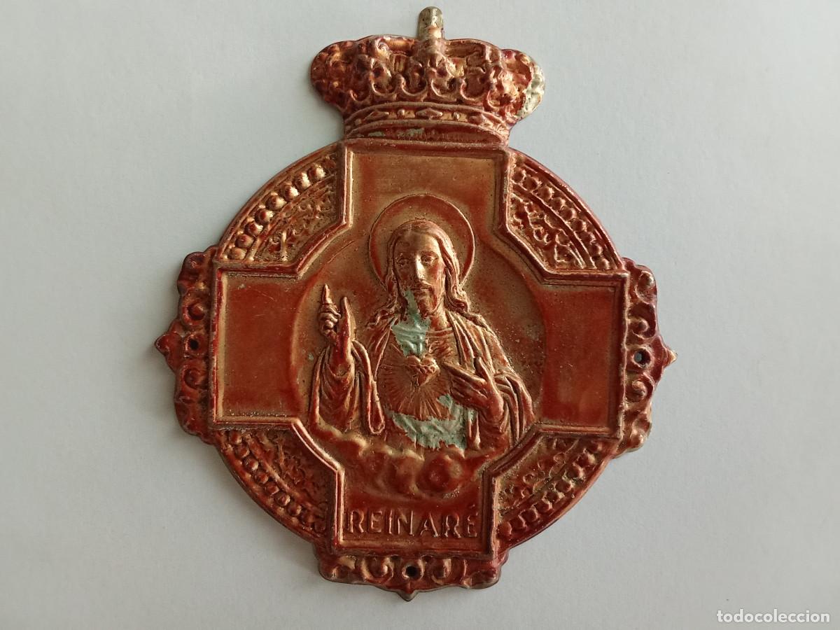 Antig&uuml;edades: Antigua chapa de puerta Sagrado Coraz&oacute;n ( Reinar&eacute; ) a&ntilde;os 40 - 50 sin uso