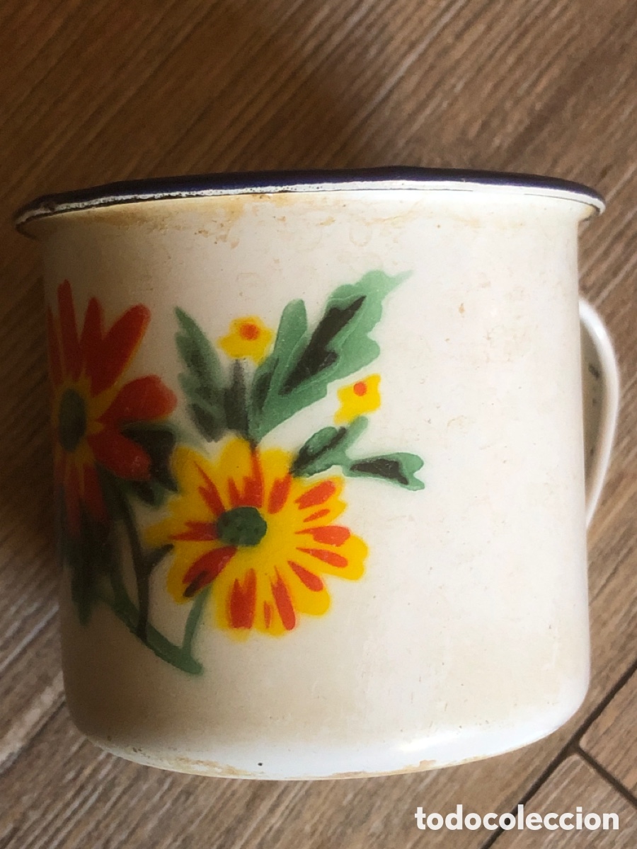 Antig&uuml;edades: Taza met&aacute;lica esmaltada (a&ntilde;os 70)
