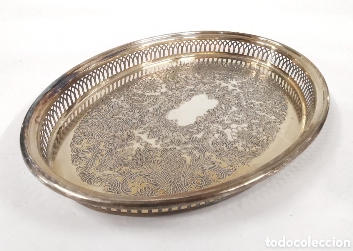 Antiquit&eacute;s: BANDEJA DE SERVICIO DE METAL PLATEADO CON GRABADOS FLORALES