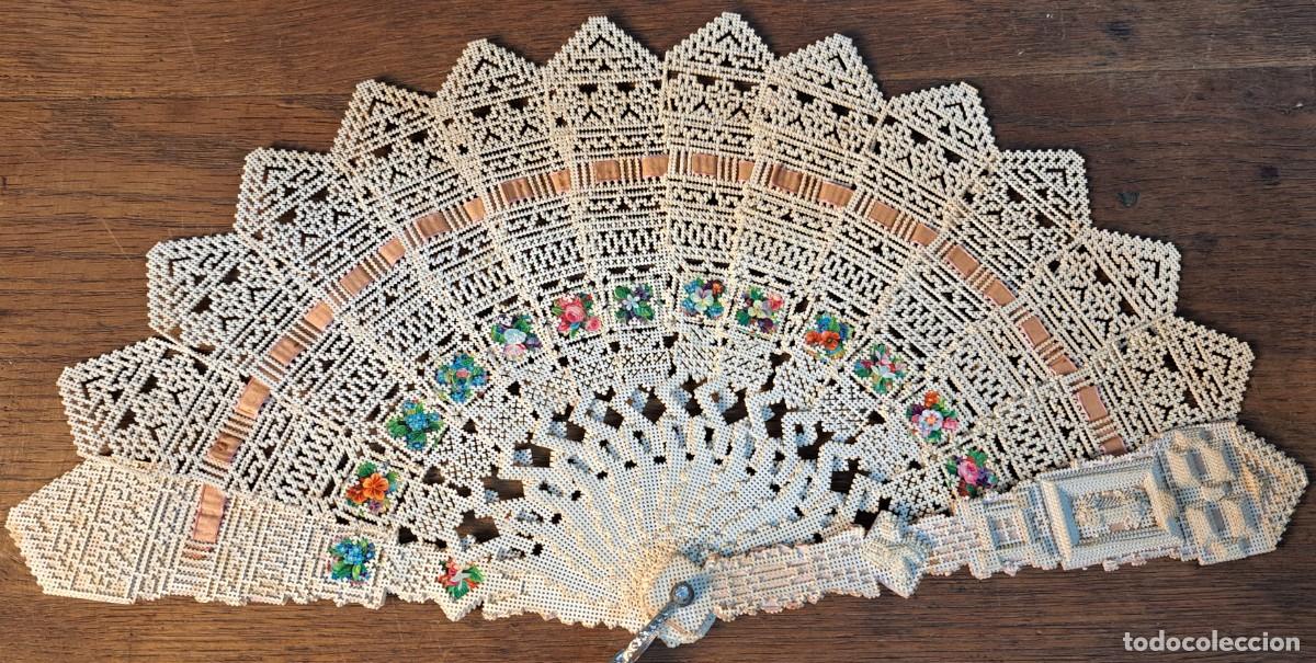 Antig&uuml;edades: Abanico decorativo de papel trabajado en filigrana, siglo XX