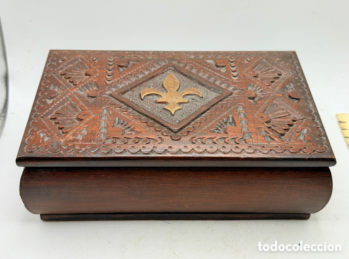 Antiquit&eacute;s: Antigua Caja Flor de Lis de Madera