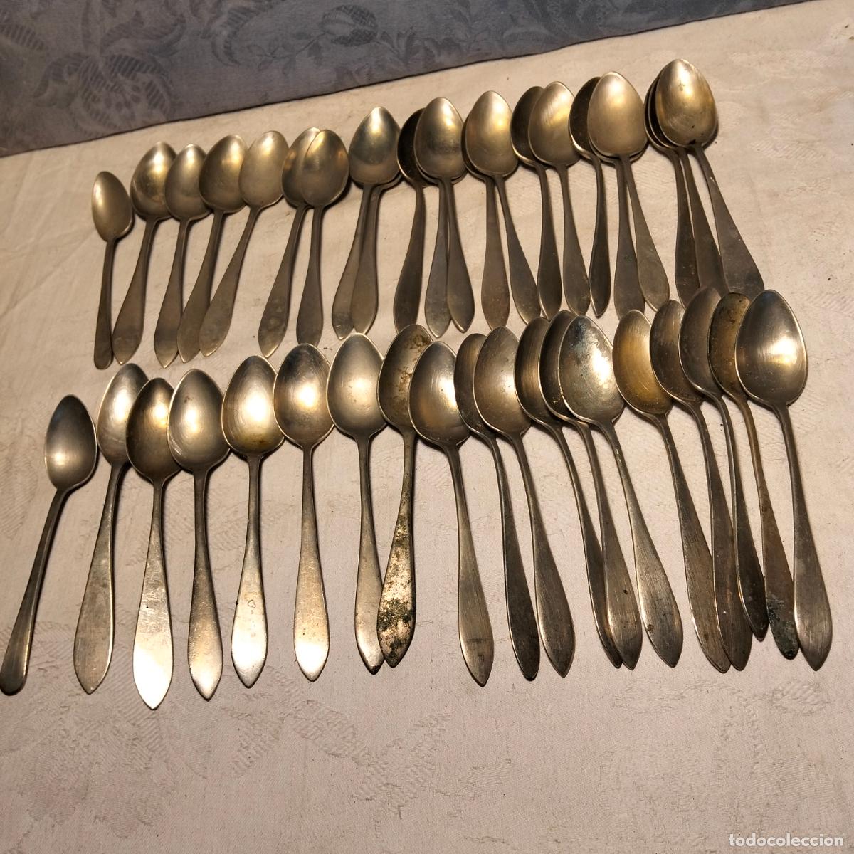 Oggetti Antichi: Lote de 41 cucharas cucharillas de postre peque&ntilde;as de alpaca metal plateado a&ntilde;os 40-50