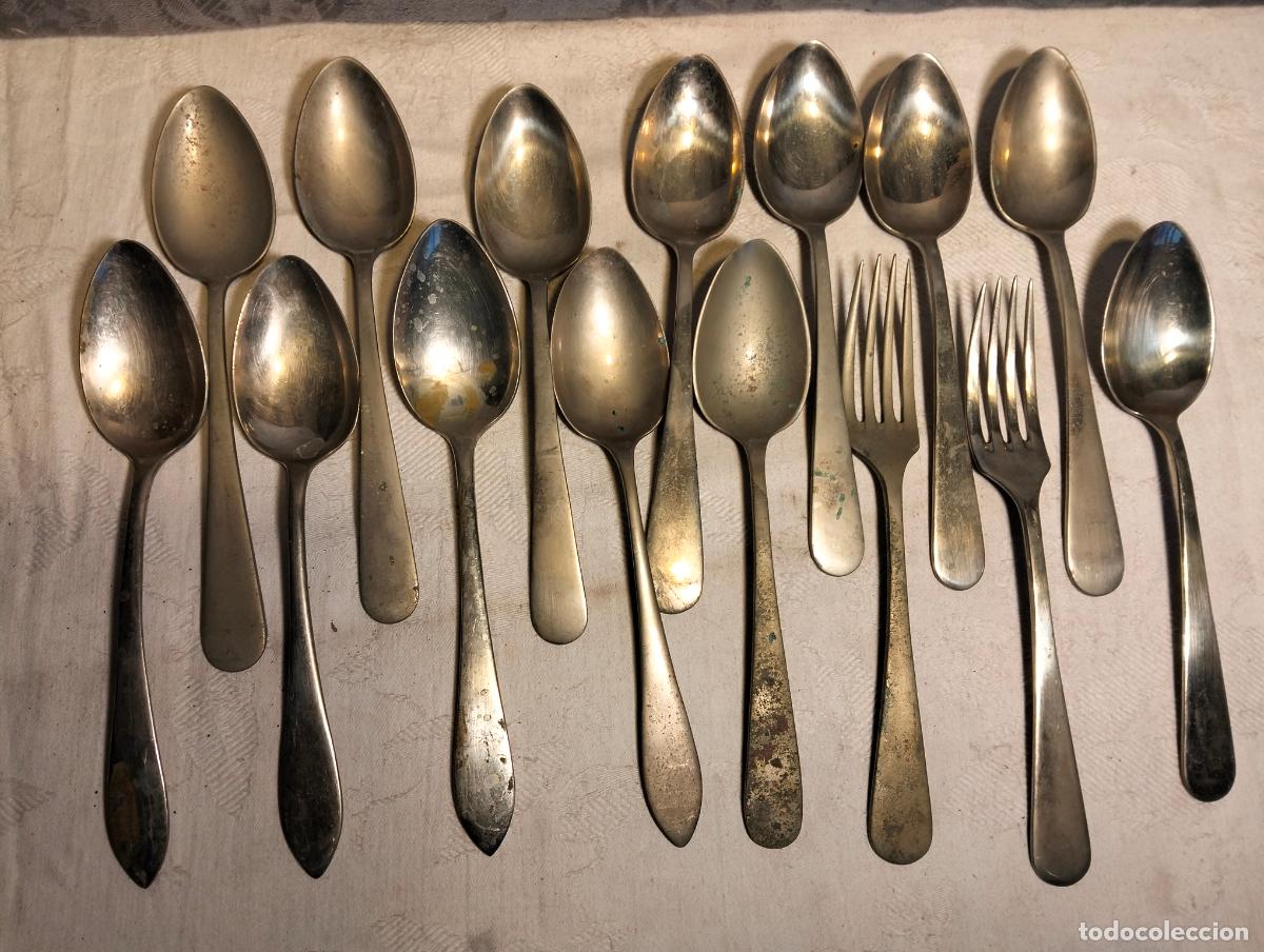 Oggetti Antichi: Lote de 13 cucharas soperas y dos tenedores de alpaca metal plateado a&ntilde;os 40-50