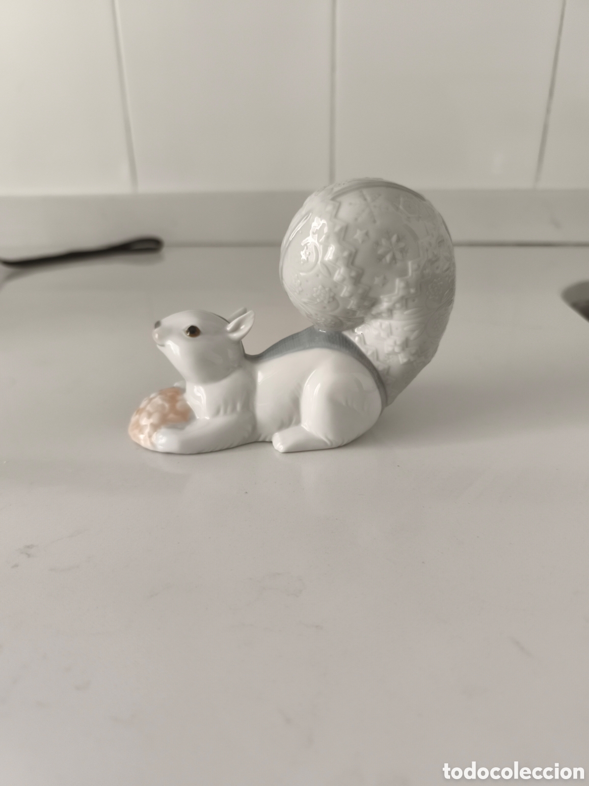Antig&uuml;edades: Lladro Antigua figura de porcelana de ardilla en perfecto estado