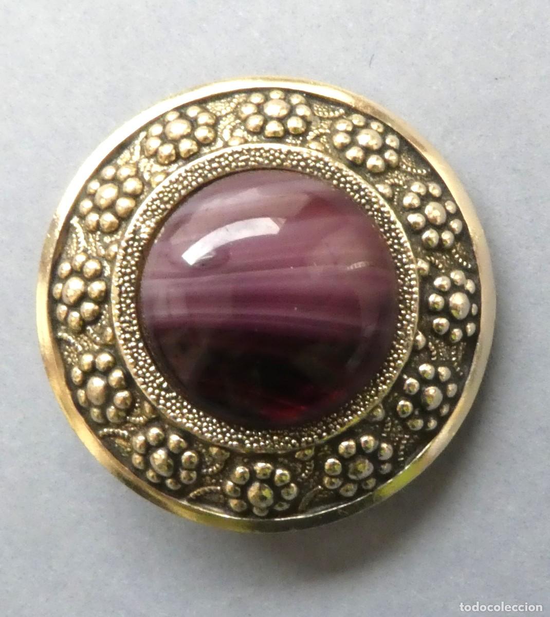 Antig&uuml;edades: BROCHE DE METAL CON PIEDRA MEDIADOS S.XX