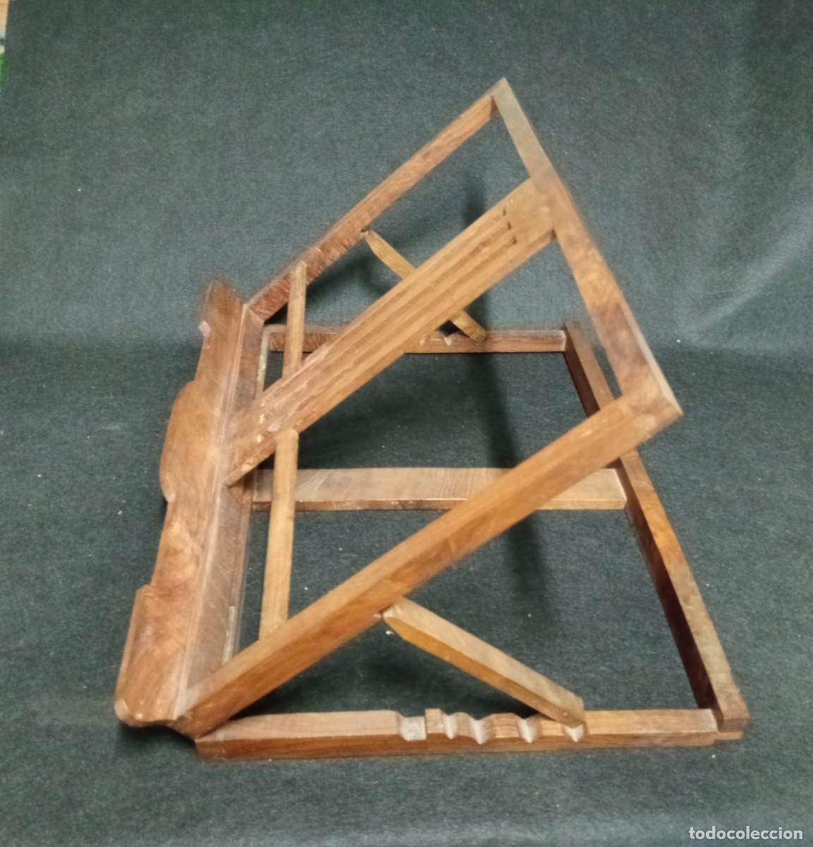 Antig&uuml;edades: Atril de mesa. Nogal. A&ntilde;os 40-50.
