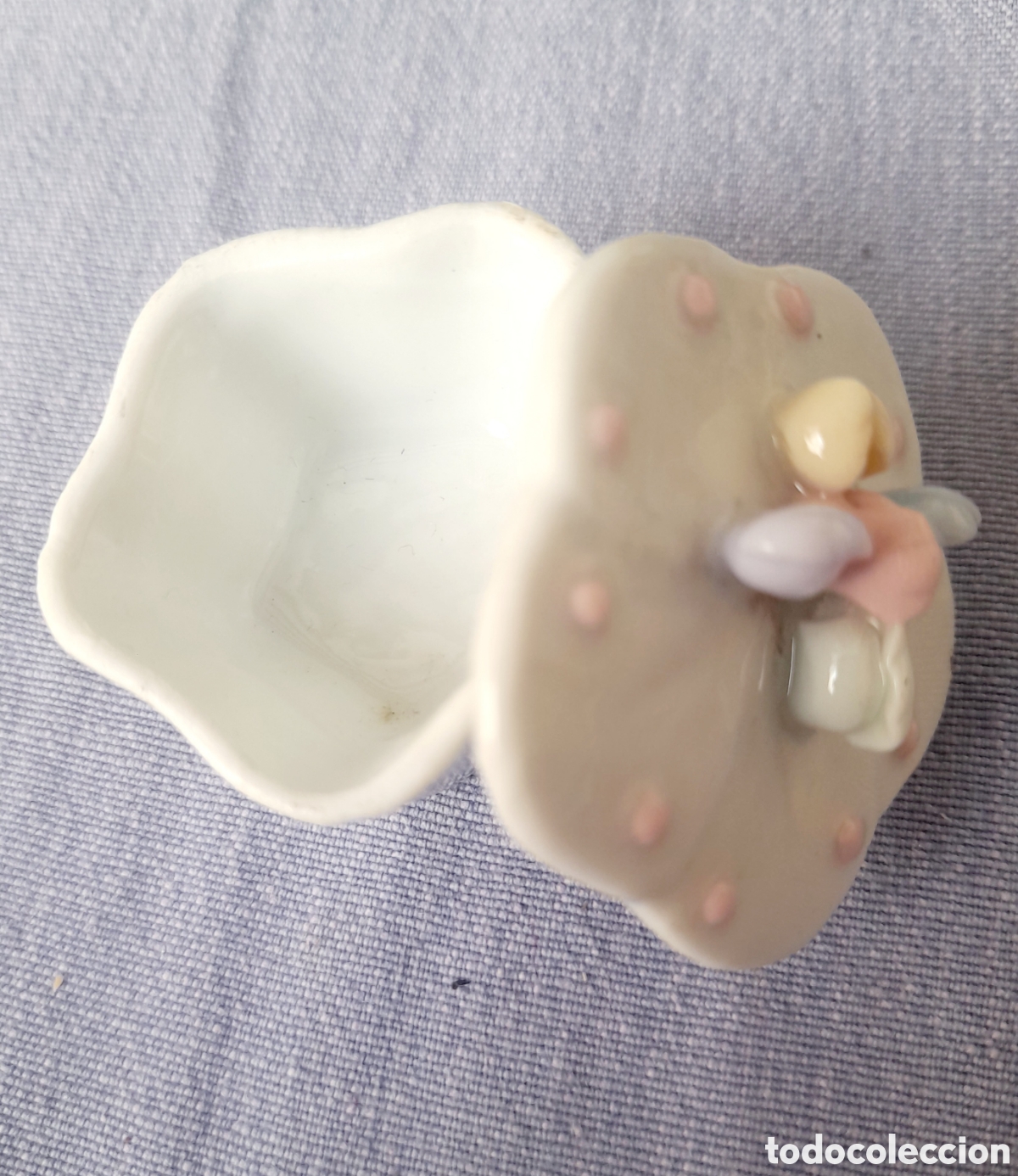 Antig&uuml;edades: Mini cajita joyero / pastillero vintage de porcelana