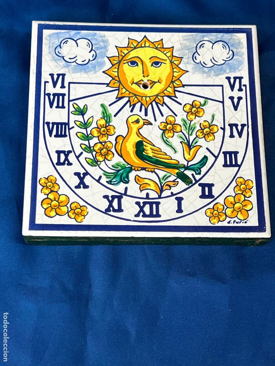 Oggetti Antichi: Antiguo Reloj de Sol en Azulejo Cer&aacute;mico Firmado S. Furi&oacute;. Enmarcado. Vintage