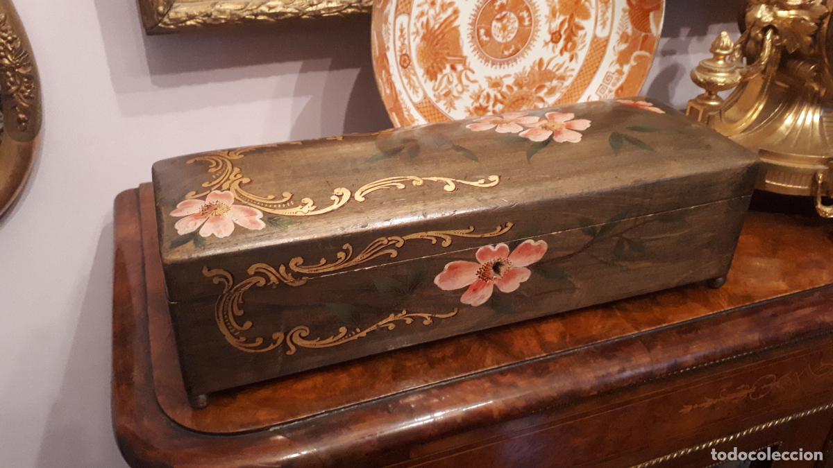Antig&uuml;edades: Caja de madera. &Eacute;poca modernista 1890-1905