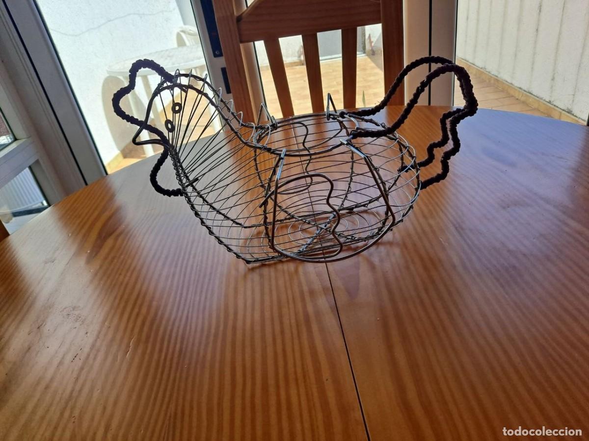 Antig&uuml;edades: ✅ Huevera antigua en forma de gallina - Alambre met&aacute;lica