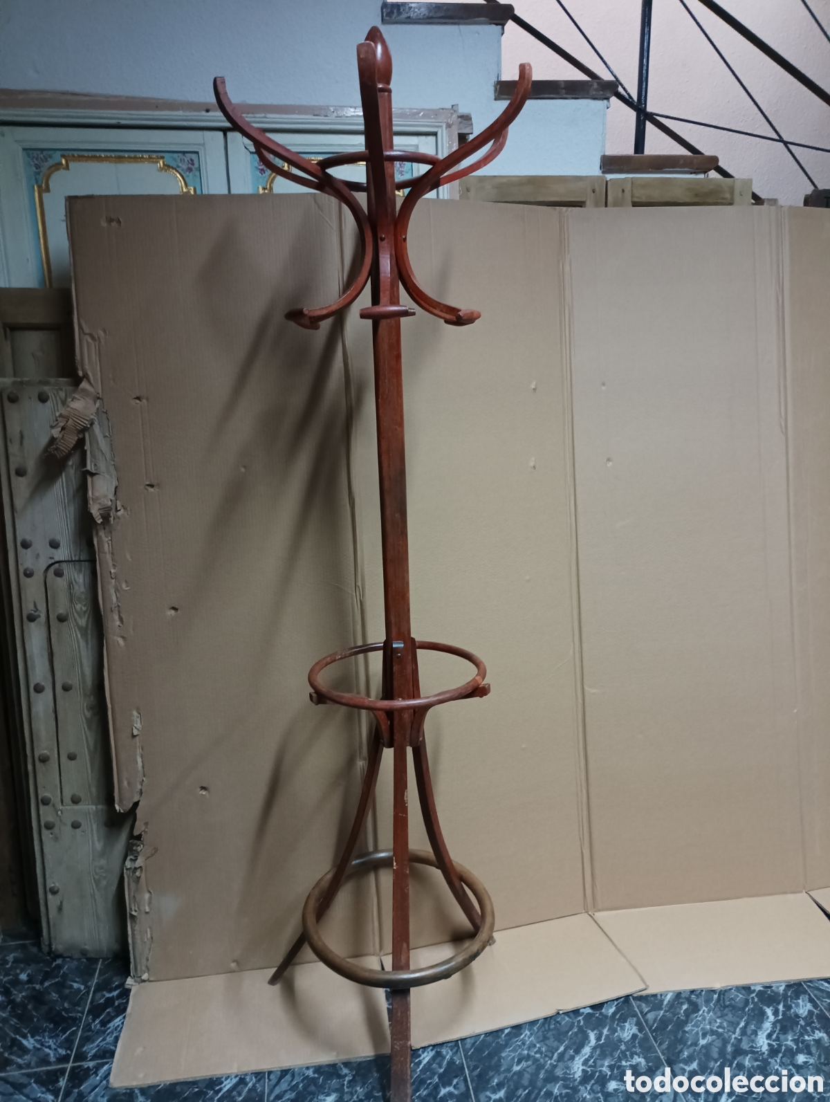 Antig&uuml;edades: PERCHERO ANTIGUO THONET