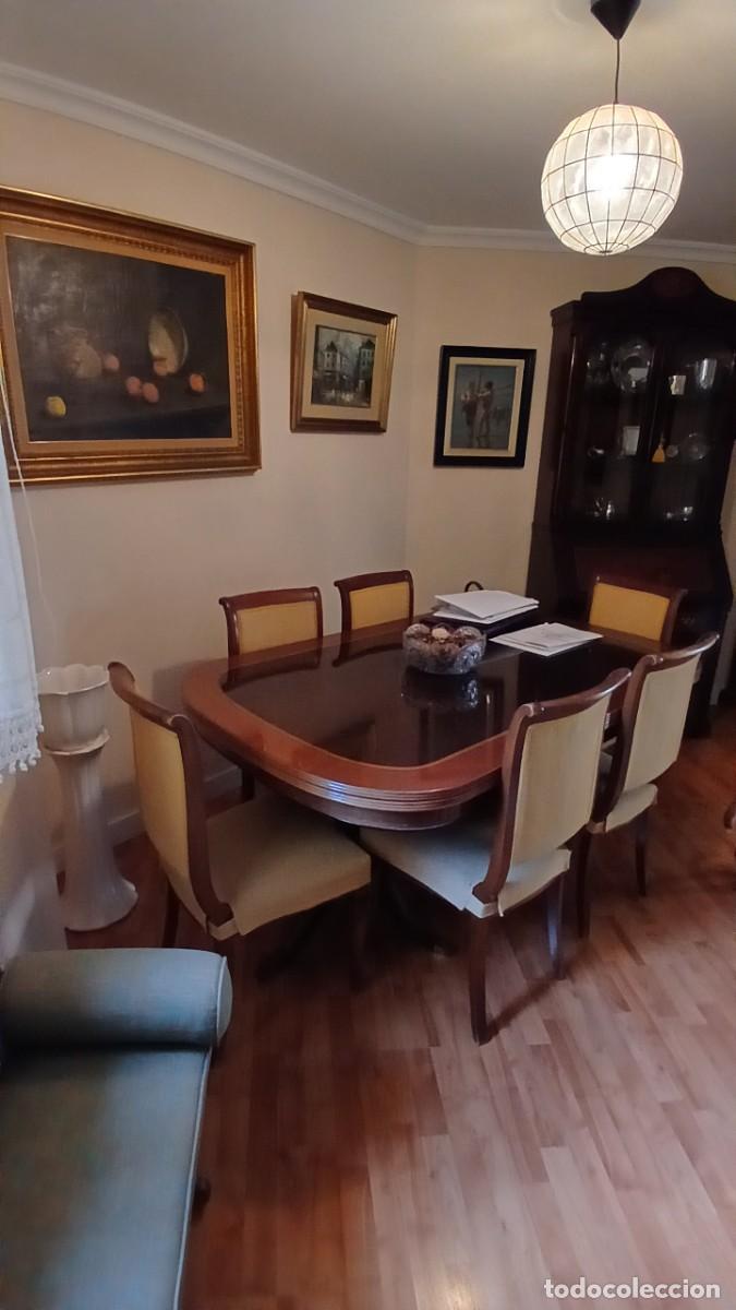 Antig&uuml;edades: Mes de comedor de madera barnizada con seis sillas - Foto 1