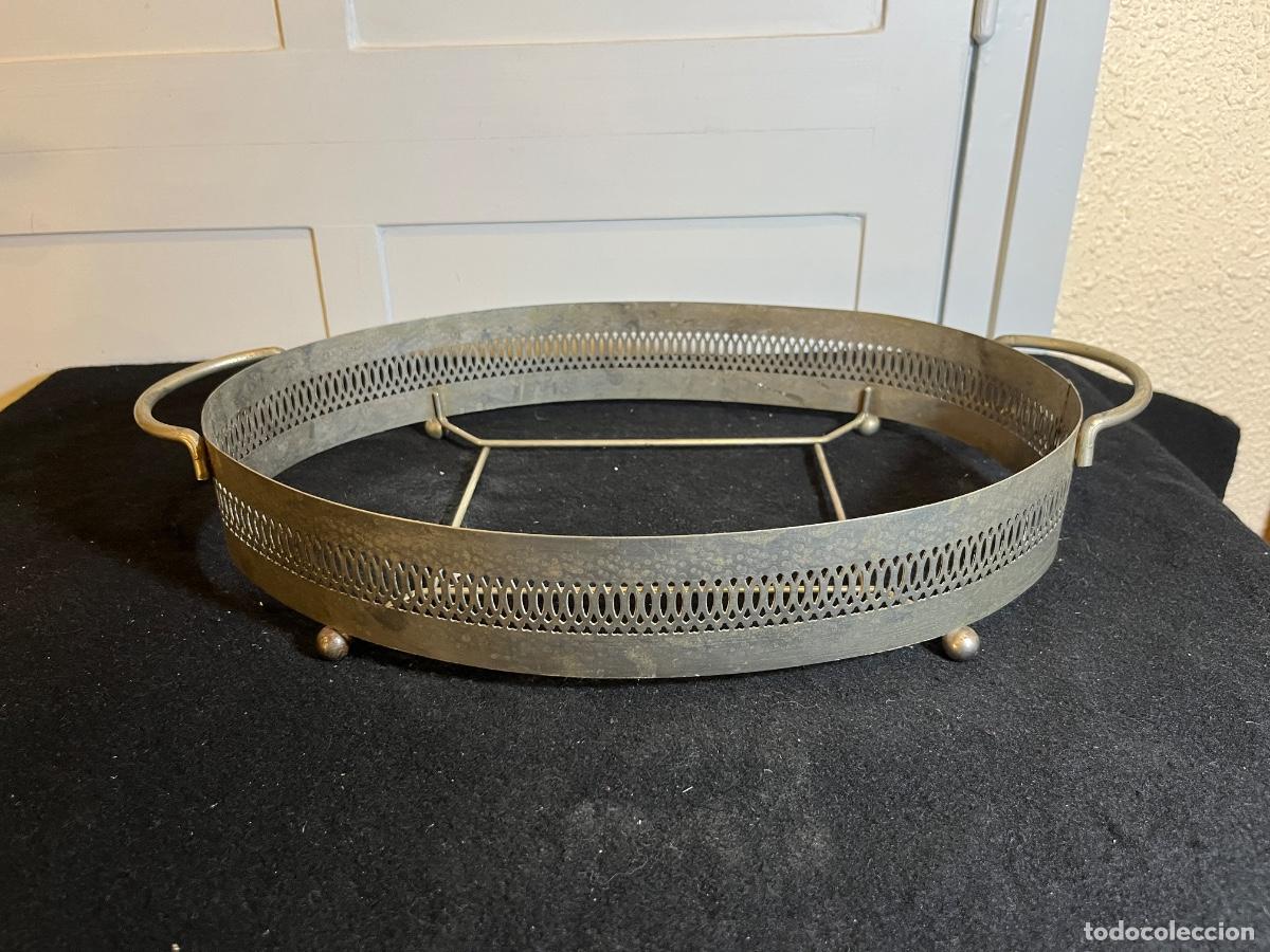 Antiquit&eacute;s: Soporte porta fuente Pyrex metal calado vintage asas patas bola bandeja horno retro ovalada
