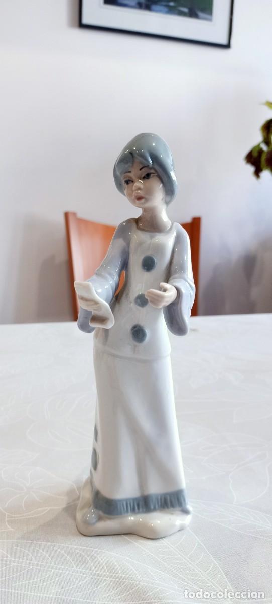 Antig&uuml;edades: Figura porcelana de Casades