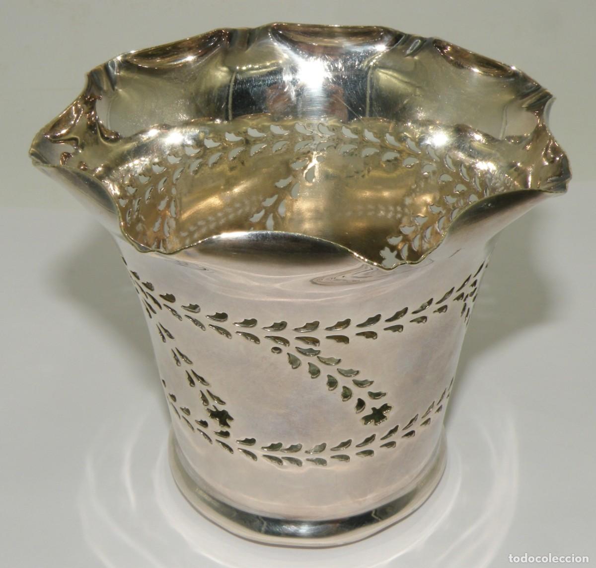 Antig&uuml;edades: DELICADO FLORERO SILVER PLATED INGL&Eacute;S