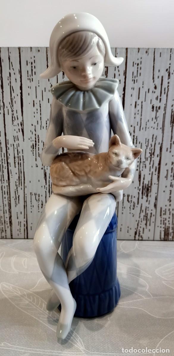 Antig&uuml;edades: Arlequ&iacute;n con gato Nao de Lladr&oacute;