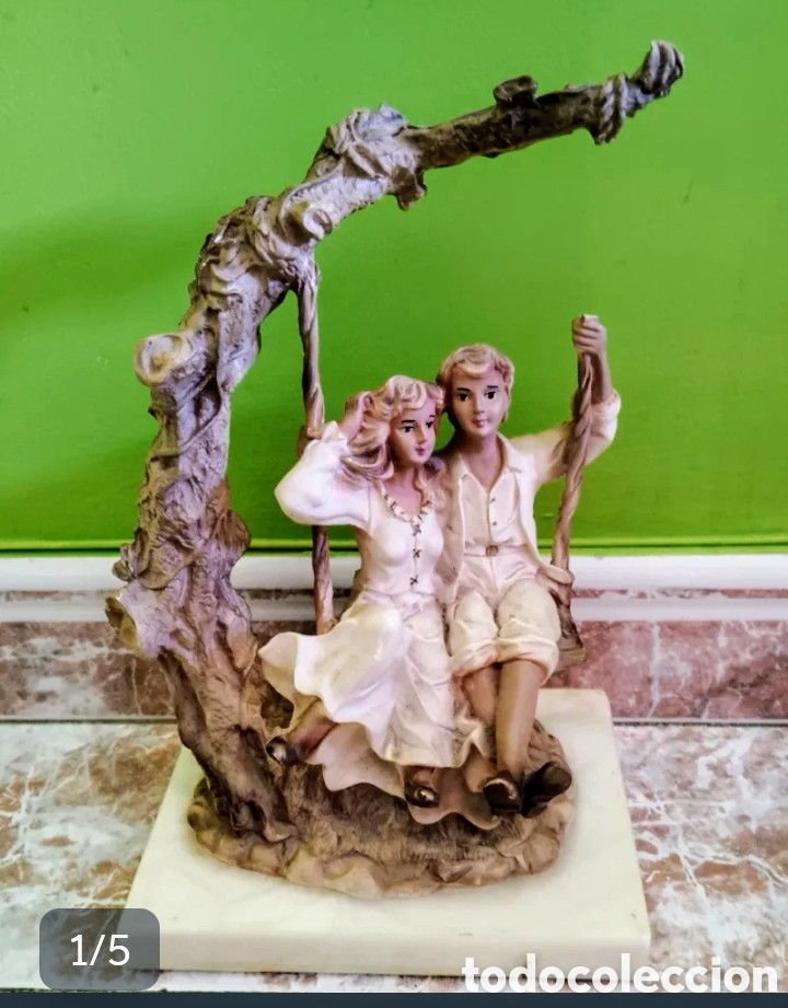 Antig&uuml;edades: Figura de pareja en columpio y marmol