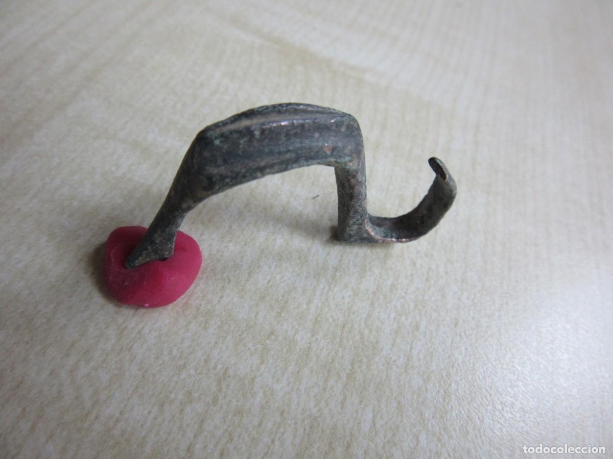 Antiguidades: Bonito arco de f&iacute;bula de Bronce &Eacute;poca romana Medidas 3,&acute;8 cm