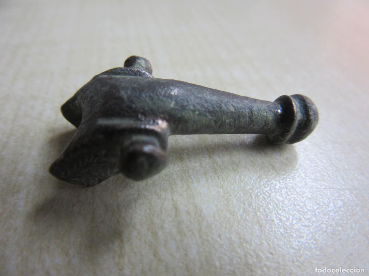 Antig&uuml;edades: Parte de amuleto f&aacute;lico romano (parte de falo ) bronce Medidas 3 x 1,2 cm