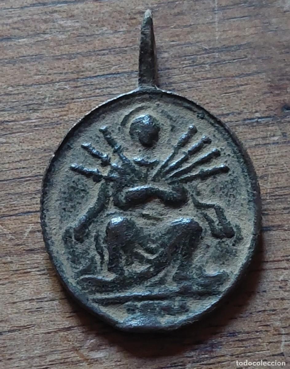 Antig&uuml;edades: Antigua medalla Siete pecados y adoracion de virgen