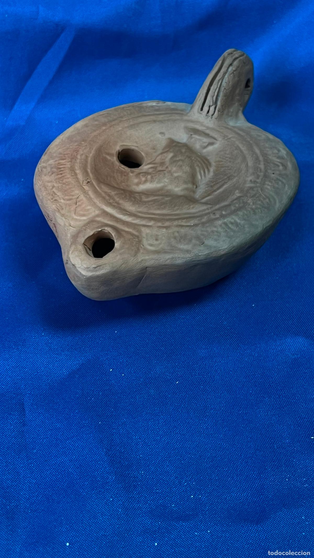 Antiguidades: Antigua Lucerna Romana de Alfarer&iacute;a en Barro Cocido. Candil de Aceite Souvenir / R&eacute;plica Arqueol&oacute;gic